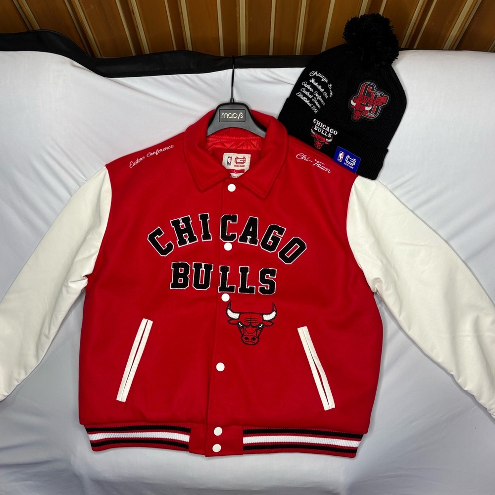 Chicago Bulls Red and White Performance Jacket
